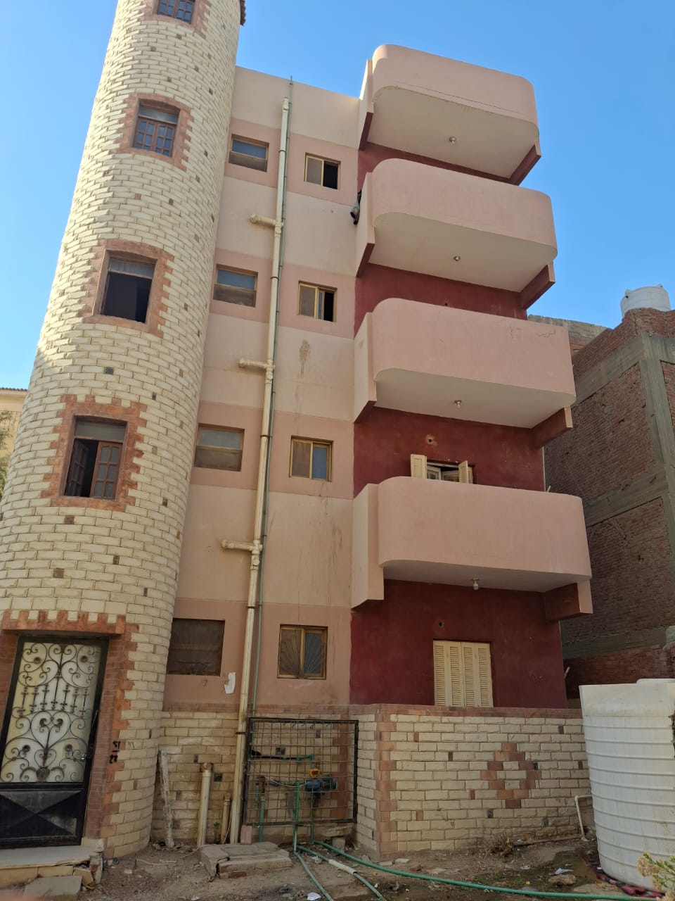شالية للبيع 4 أدوار بساندبيتش أ