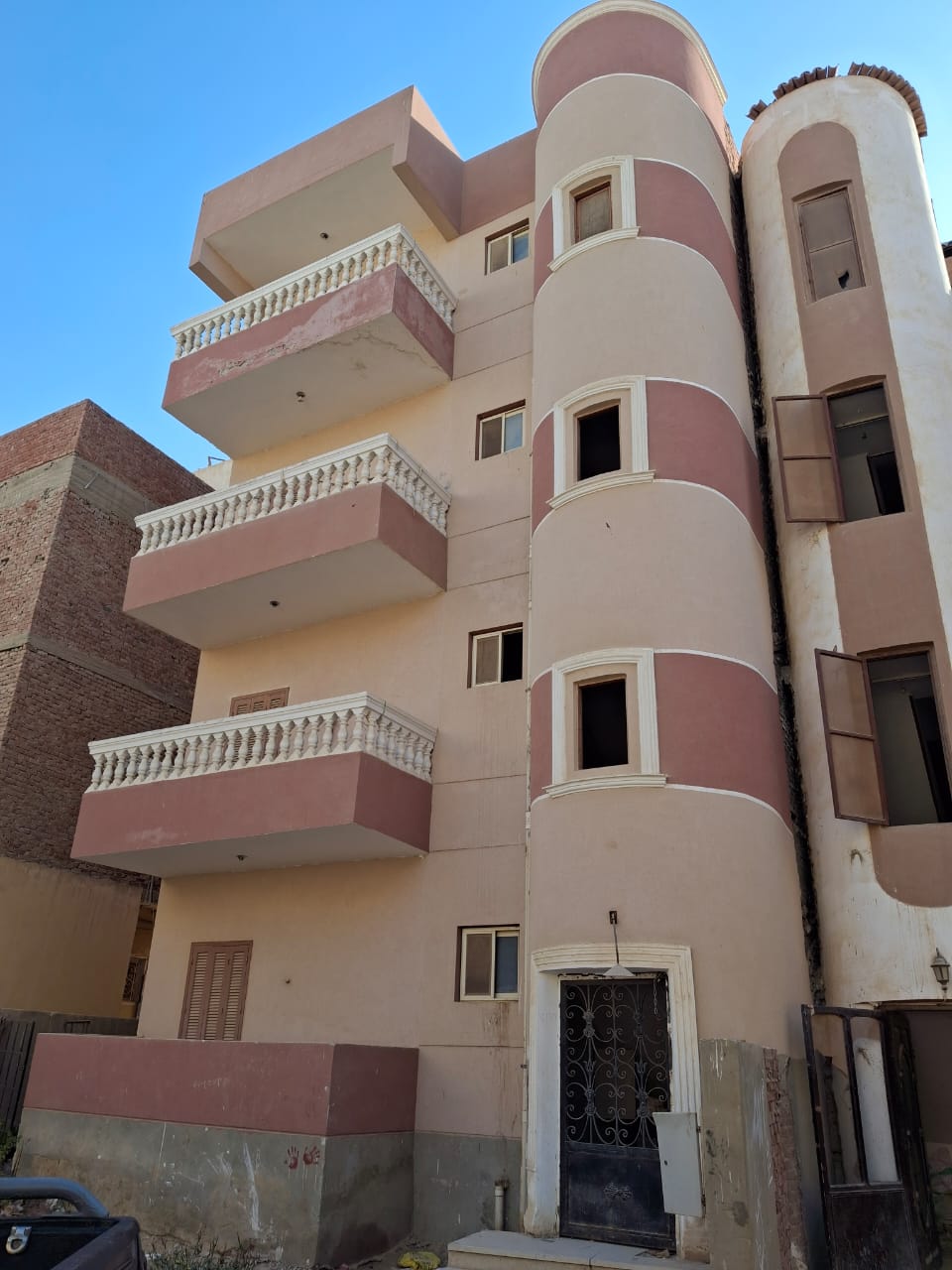 شالية للبيع 4 أدوار بساندبيتش أ من المالك